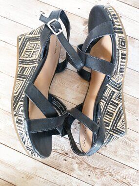 Cherokee Gwen Wedge Sandals Size 5 Girls Black Beige Aztec Tribal Woven Heel